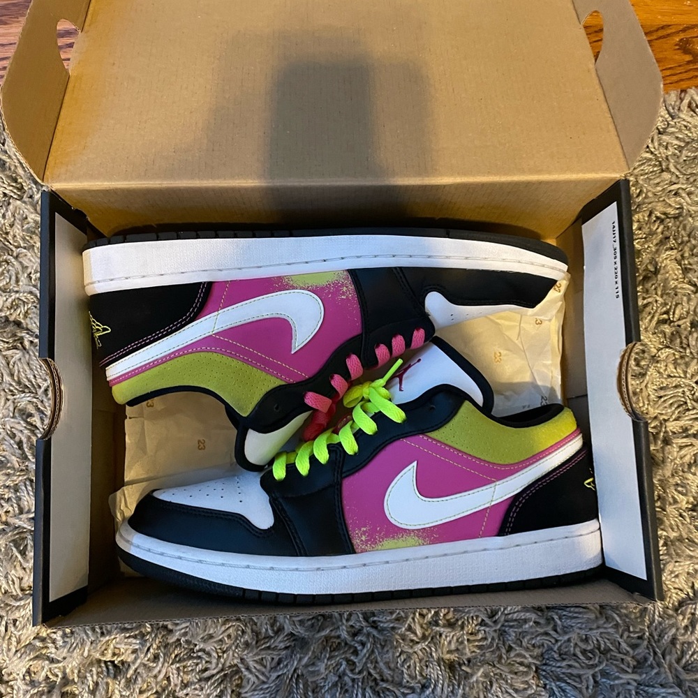 Jordan 1 Low Black Active Fuschia/Cyber